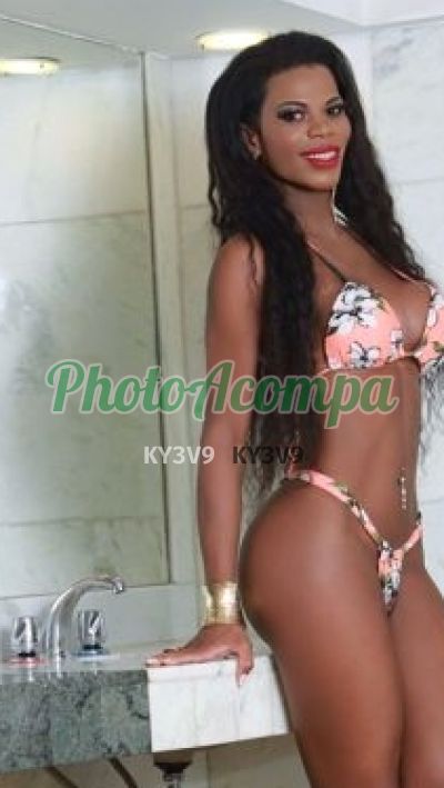 Lavinia Magalhães, transex na Aclimação (SP)