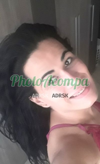 Isis, travesti em Jacarepaguá (RJ)