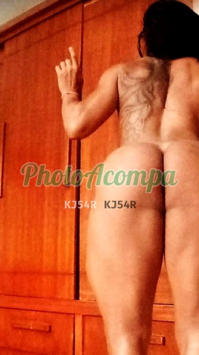 Emilly Weickert, transex no Centro (RJ)