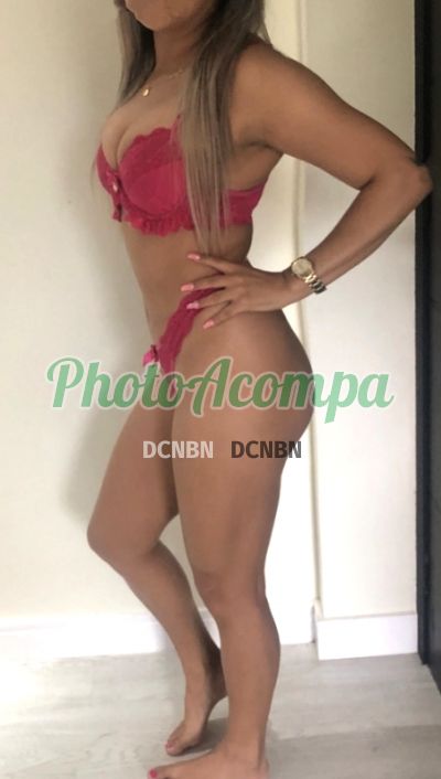 Aghata Flores, escort em Palhoça