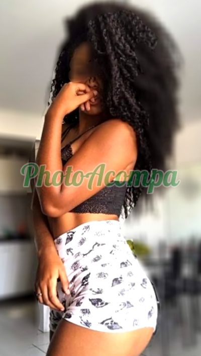 Laura, garota de programa na Liberdade (SP)