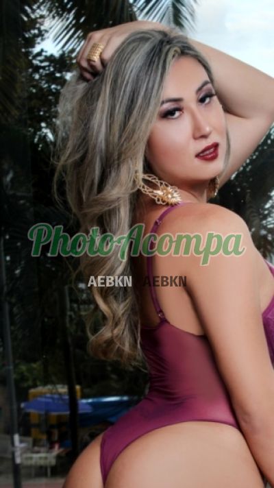 Sabrina Nakamura, travesti em Copacabana (RJ)