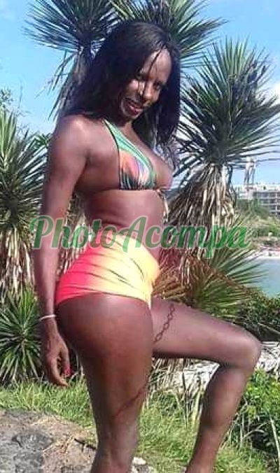 Anitta, travesti em Cabo Frio