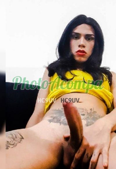 Lara, travesti em Copacabana (RJ)