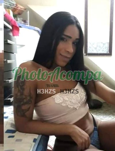 Julia Rodrigues, travesti em Jacarepaguá (RJ)