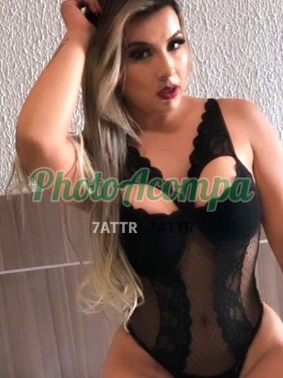 Júlia, transex em Bela Vista (SP)