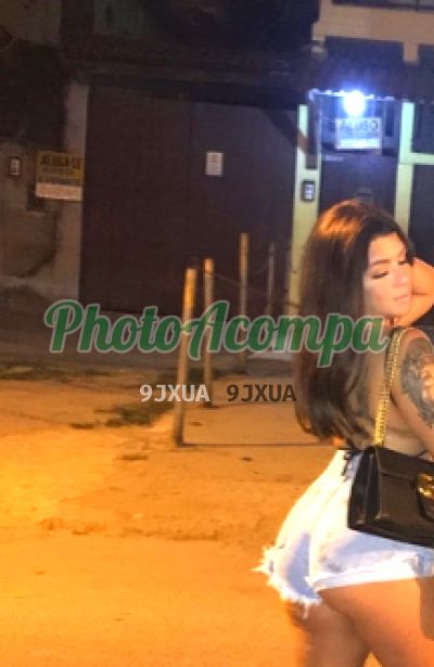 Agatinha, travesti em Jacarepaguá (RJ)