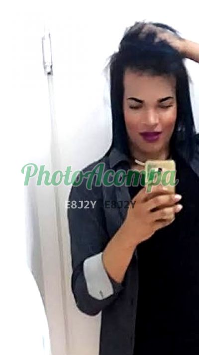 Yzzi, travesti em Bertioga
