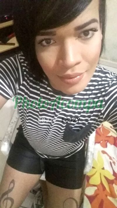 Yzzi, transex em Bertioga