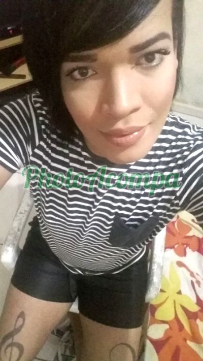 Yzzi, transex em Bertioga