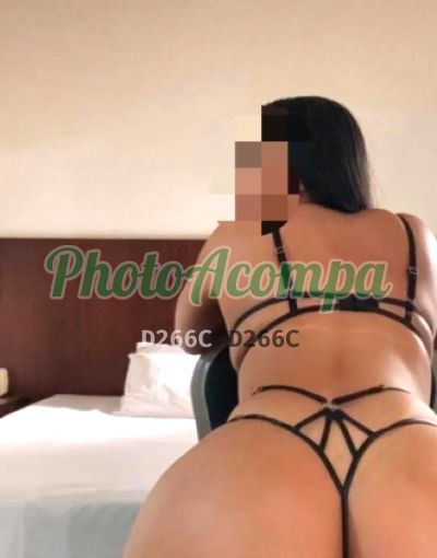 Caroline Petrillo, escort em Formiga