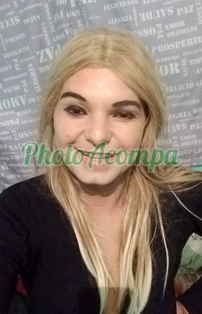 Júlia, transex no Guarujá