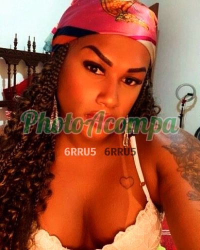 Lara, travesti no Maracanã (RJ)