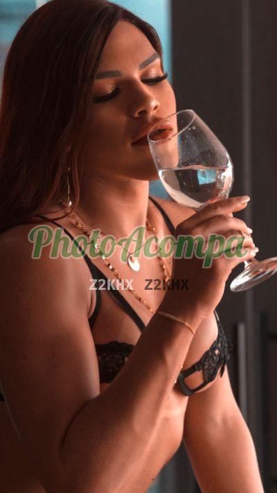 Lara Mackenzie, transex no Centro (RJ)