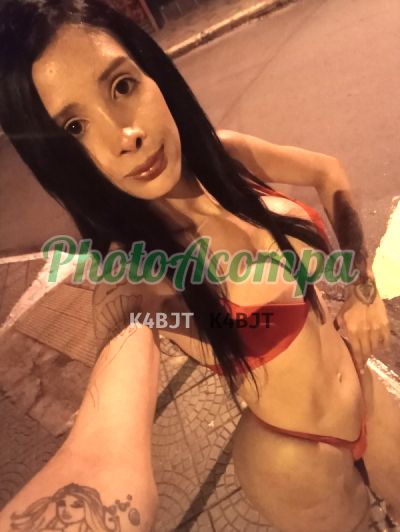 Yasmin, travesti no Recreio dos Bandeirantes (RJ)