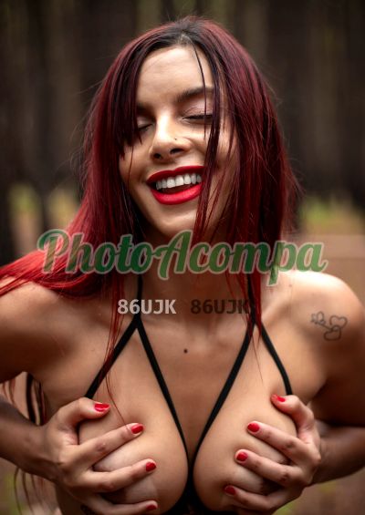 Taty, mulher que faz videochamadas e sexting
