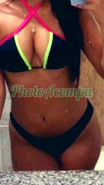 Lívia, garota de programa no Guarujá