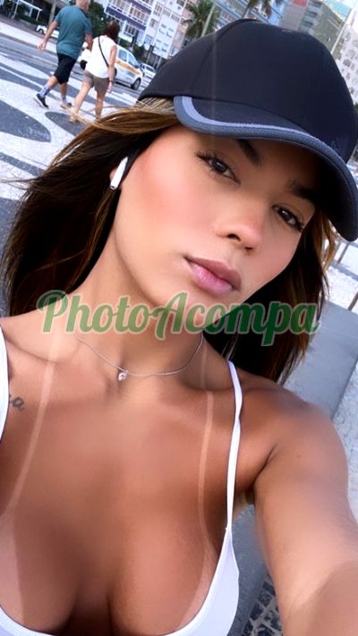 Dani, travesti em Copacabana (RJ)