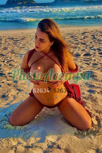 Rebeca Capichaba, travesti na Lapa (RJ)