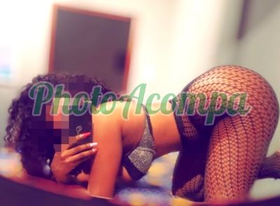 Júlia, escort em Teresópolis