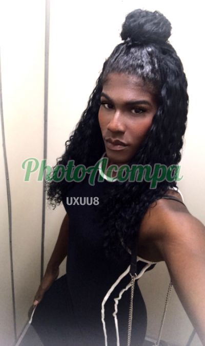 Angel Aguiar, travesti em Copacabana (RJ)