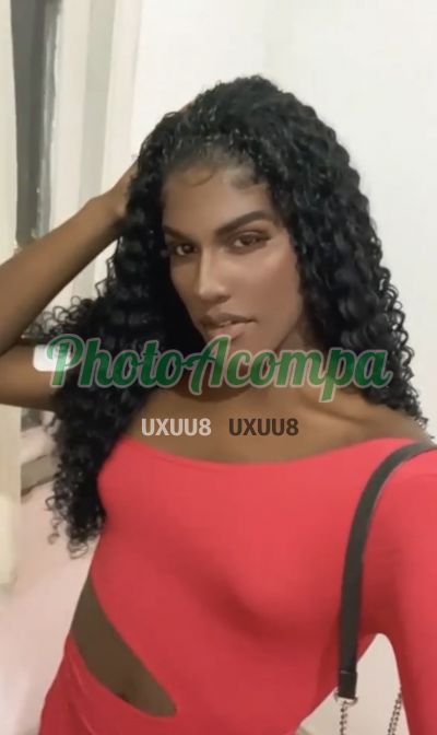 Angel Aguiar, travesti em Copacabana (RJ)
