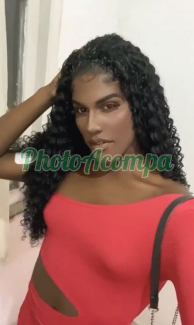 Angel Aguiar, travesti em Copacabana (RJ)