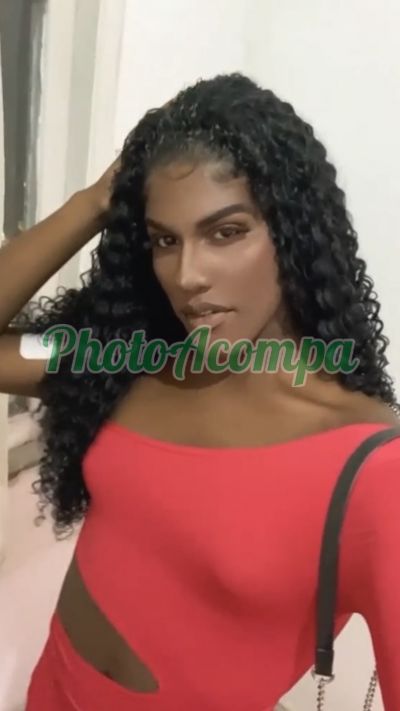 Angel Aguiar, travesti em Copacabana (RJ)
