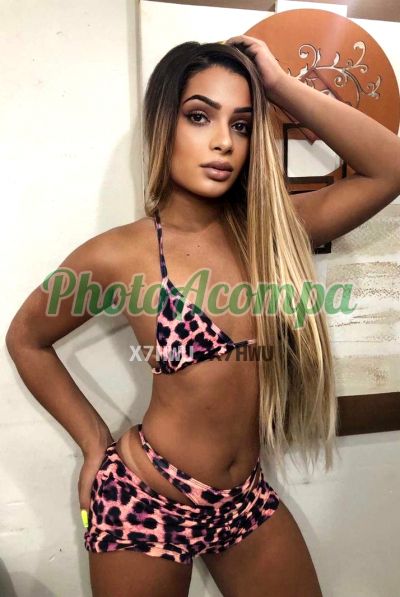 Mia, travesti em Bonsucesso (RJ)