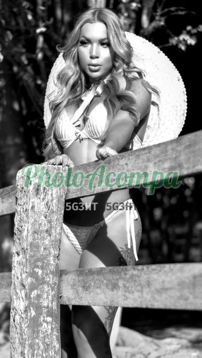 Alicya Lins, travesti em Copacabana (RJ)