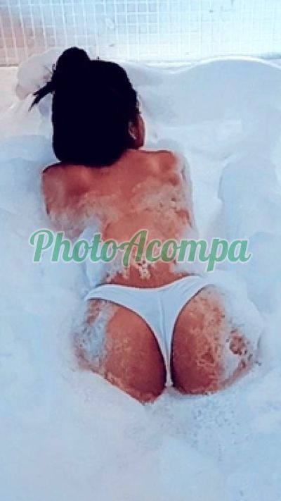 Casada 18 anos com local, garota de programa em São Paulo