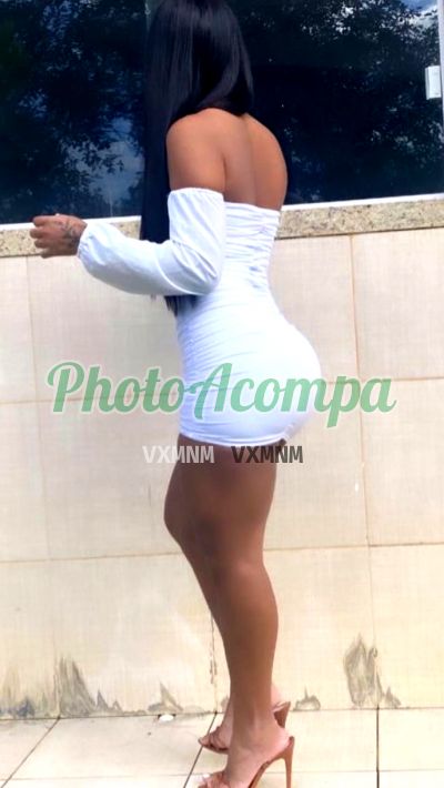 Lívia, garota de programa em Copacabana (RJ)