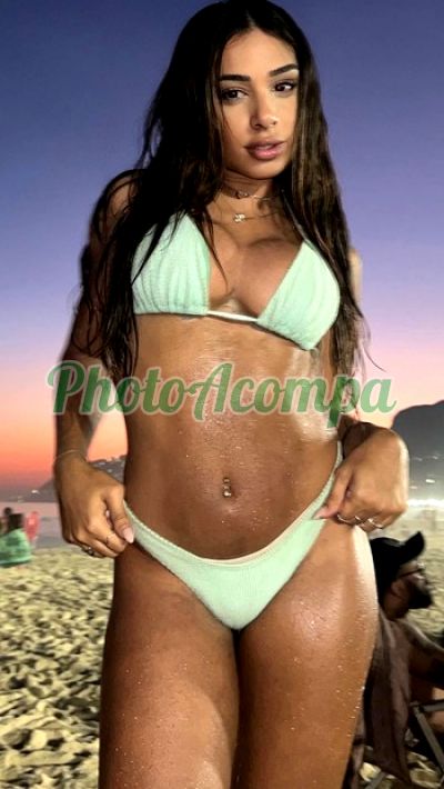 Eduarda, travesti em Copacabana (RJ)