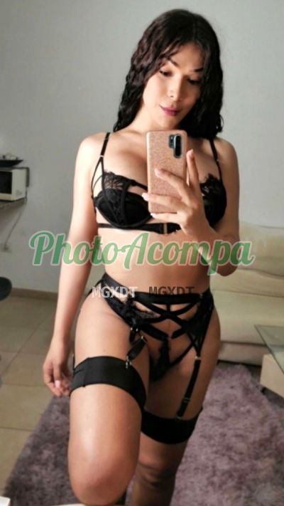 Amanda, travesti no Centro (RJ)