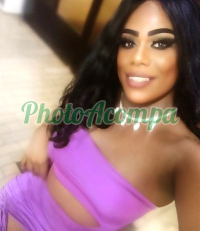 Stefanny, travesti em Varginha