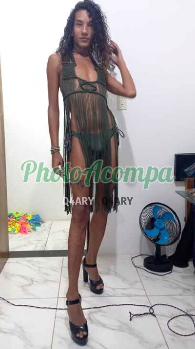 Sereia, travesti no Rio Vermelho (Salvador)