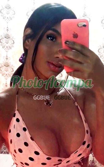 Thalia Guimarães, travesti na Liberdade (SP)