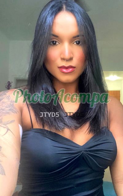 Babi Dias, travesti em Copacabana (RJ)