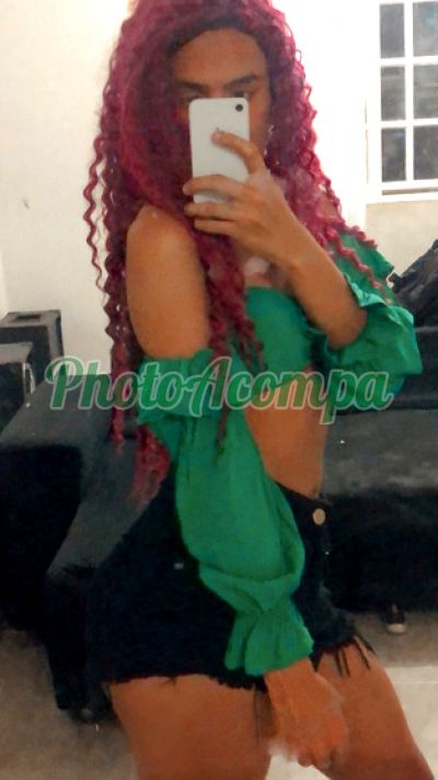 Jennifer, travesti em Araruama