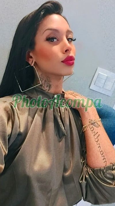 Nicolly Alcântara, transex no Centro (SP)