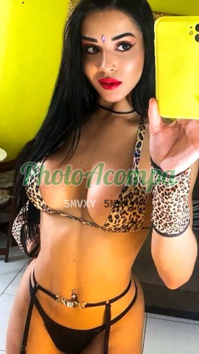 Bella Soares, travesti em Copacabana (RJ)