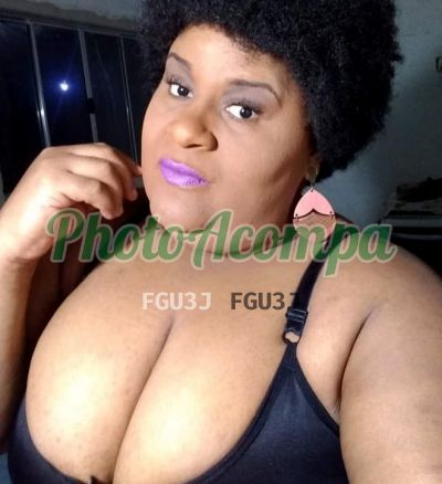 Tina, travesti em São Vicente