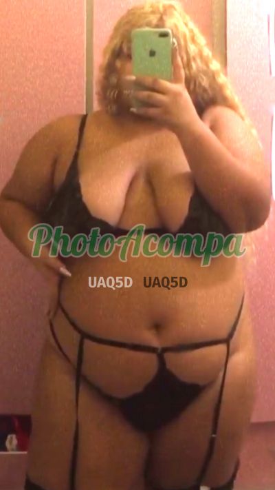 Mi Pepper, mulher que faz videochamadas e sexting