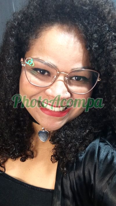 Angie Oliver, mulher que faz videochamadas e sexting