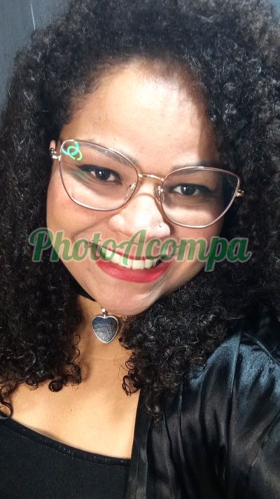 Angie Oliver, mulher que faz videochamadas e sexting