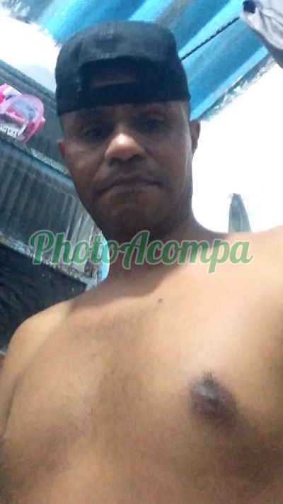 Adalton, garoto de programa em Copacabana (RJ)