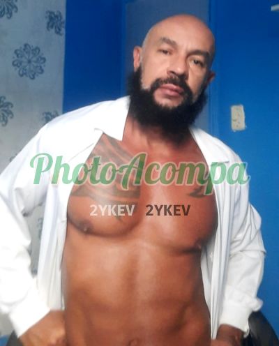Cícero, homem que faz massagens eróticas em Santos
