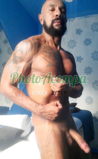 Cícero, homem que faz massagens eróticas em Santos
