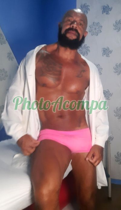 Cícero, homem que faz massagens eróticas em Santos