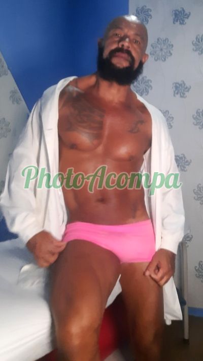 Cícero, homem que faz massagens eróticas em Santos